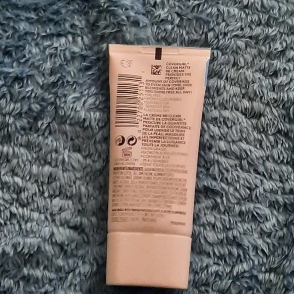 Covergirl Clean Matte BB Cream - Picture 2 of 2